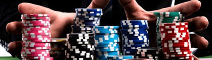 Suasana meja Baccarat Live Casino Mega Slots dengan dealer profesional berseragam